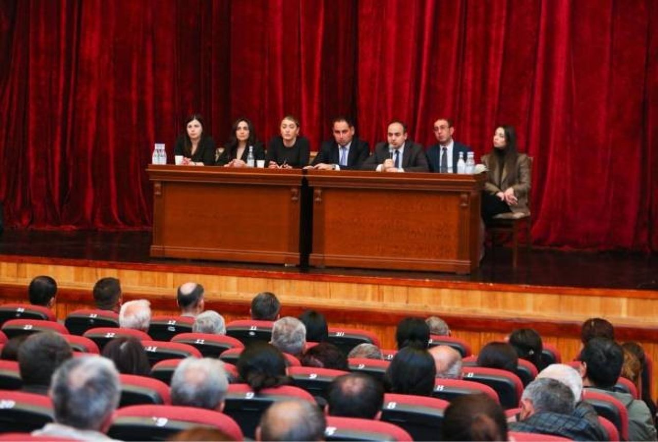 Հրազդանում և Էջմիածնում կայացել են հերթական հանդիպումները ԼՂ-ից բռնի տեղահանվածների հետ