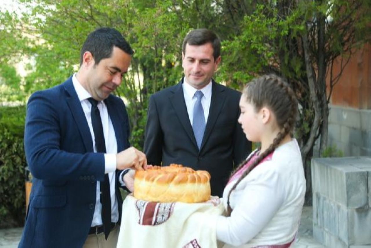 Արմավիր համայնքի ղեկավար Վարշամ Սարգսյանն հյուրընկալել է Ալո քաղաքի քաղաքապետ պարոն Լիոնել դե Կալային