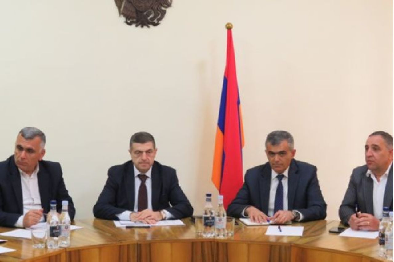 Վայոց ձորի մարզպետը քննարկում է ունեցել ՀՀ բնապահպանության և ընդերքի տեսչական մարմնի ղեկավարի տեղակալների հետ