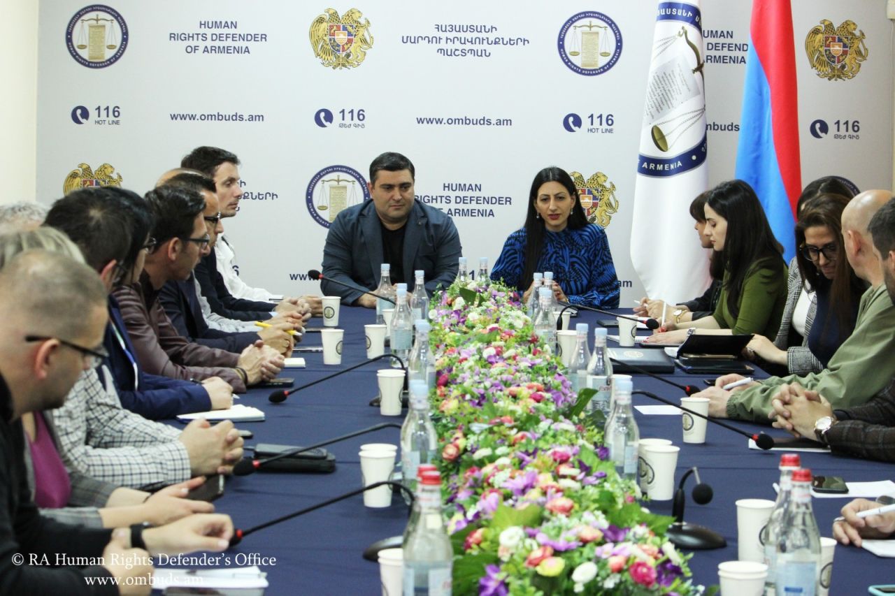 ՄԻՊ աշխատակազմում քննարկում երեխաների իրավունքների պաշտպանության վերաբերյալ