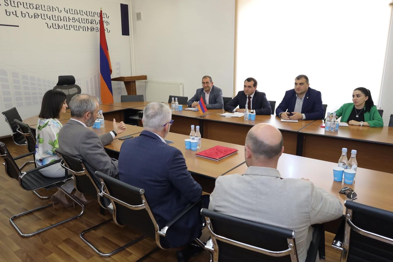 Հովհաննես Հարությունյանն ընդունել է Հայաստանում Չեխիայի արտակարգ և լիազոր դեսպան Պետր Պիրունչիկի գլխավորած պատվիրակությանը