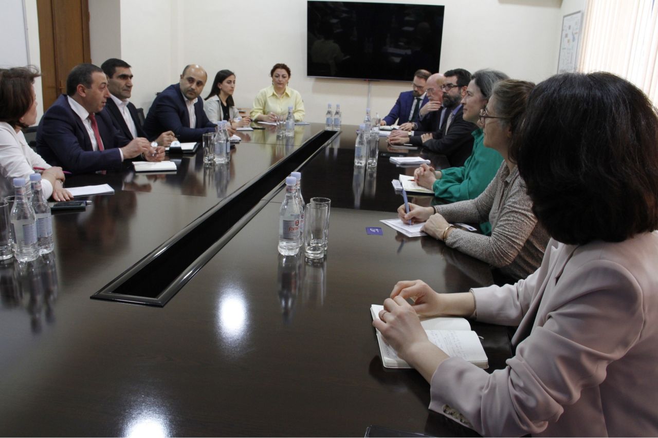 Այսօր Ջրային կոմիտեի ղեկավարությունը հյուրընկալել էր Եվրոպական ներդրումային բանկի (ԵՆԲ) պատվիրակությանը