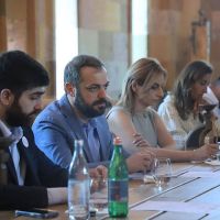 Գևորգ Պապոյանը Կոտայքի մարզում հանդիպում է ունեցել «Հայաստանի գինիներ» ՀԿ-ի ներկայացուցիչների հետ