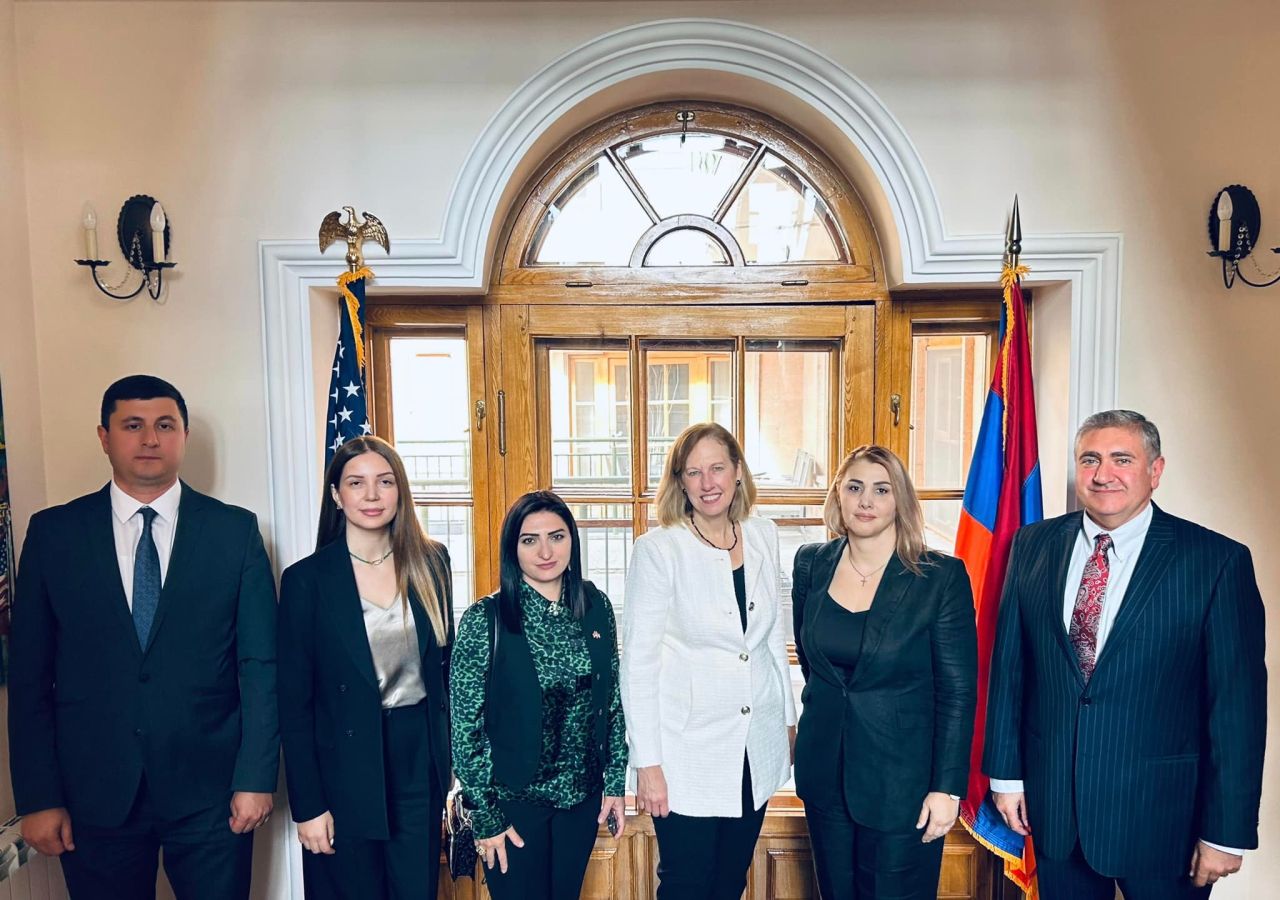 Դեսպանը հանդիպել է ընդդիմադիր պատգամավորներին եւ ընդգծել ԱՄՆ աջակցությունը ՀՀ ինքնիշխանությանն ու տարածքային ամբողջականությանը