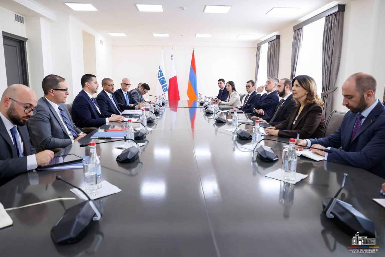 ԵԱՀԿ գործող նախագահը այցելել է Հայաստան, ԱԳՆ-ում ընդլայնված կազմով հանդիպում է