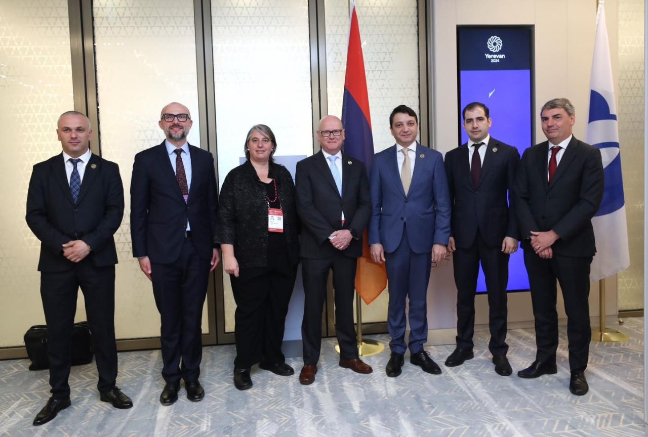 Երեւանում շարունակվում է ՎԶԵԲ 33-րդ տարեկան հանդիպումը և գործարար համաժողովը: