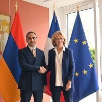 Երևանի քաղաքապետ Տիգրան Ավինյանը հանդիպել է Իլ դը Ֆրանս շրջանի նախագահ Վալերի Պեկրեսի հետ
