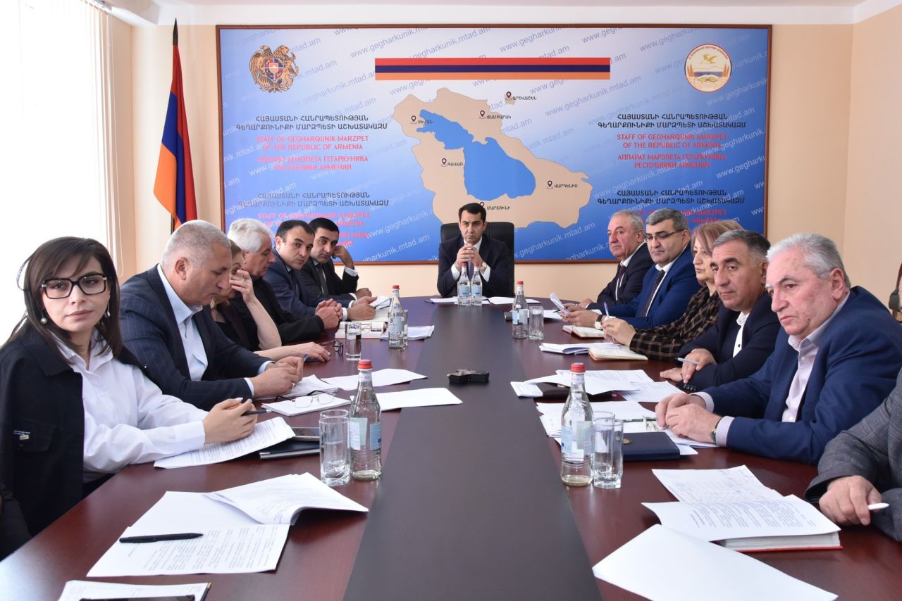 Գեղարքունիքի մարզպետարանում քննարկվել են ԼՂՀ-ից բռնի տեղահանված ընտանիքների բնակարանային ապահովման պետական աջակցության ծրագրին առնչվող հարցեր
