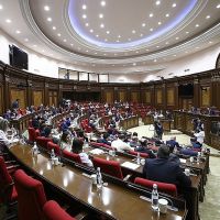 Կառավարությունն առաջարկում է օրենսդրական կարգավորումներով արգելել ավագանու անդամի՝ հանրային ծառայության պաշտոն զբաղեցնելը