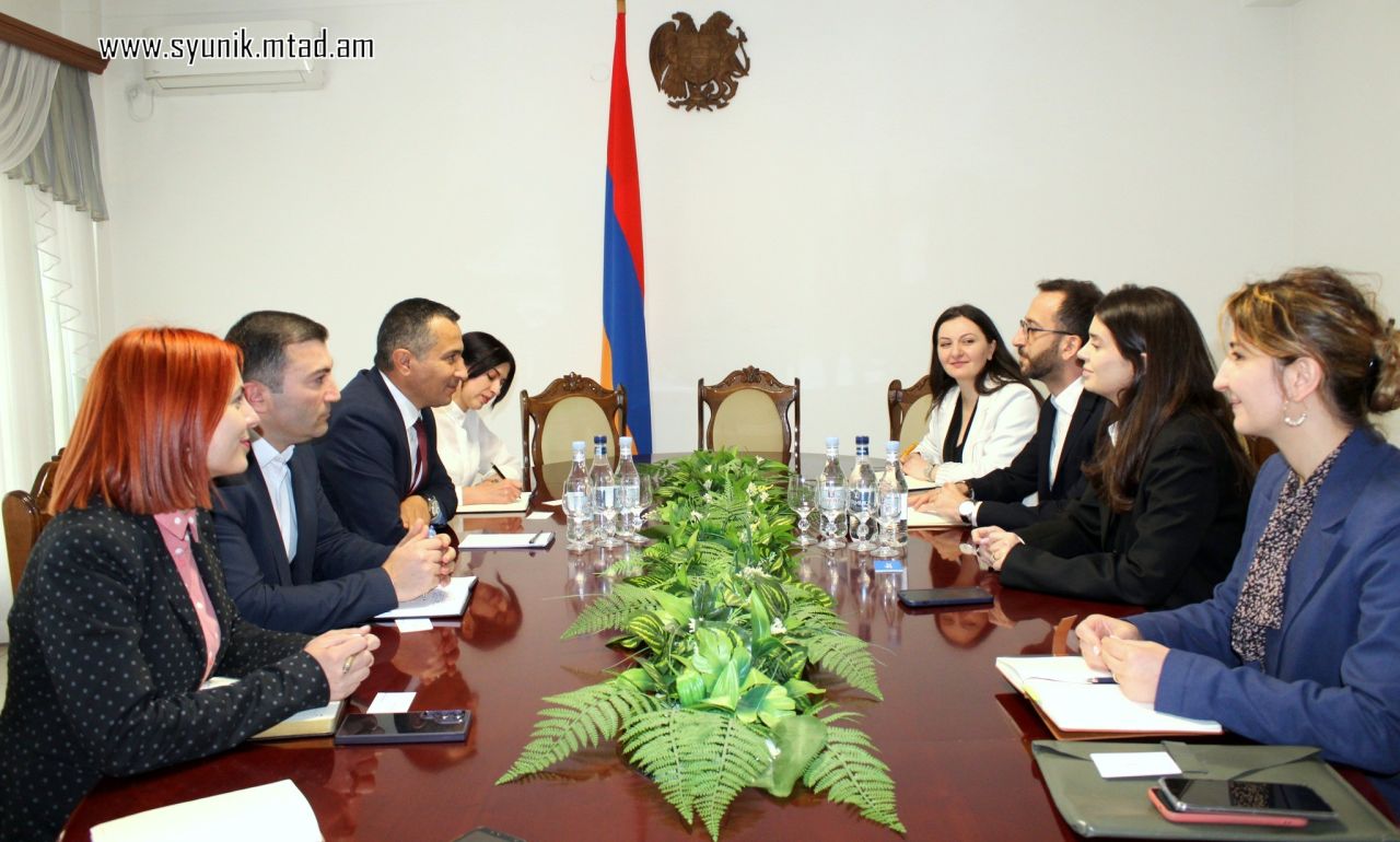Սյունիքի մարզպետն ու «Դասավանդի՛ր, Հայաստան»-ի թիմը քննարկել են համագործակցության հարցեր