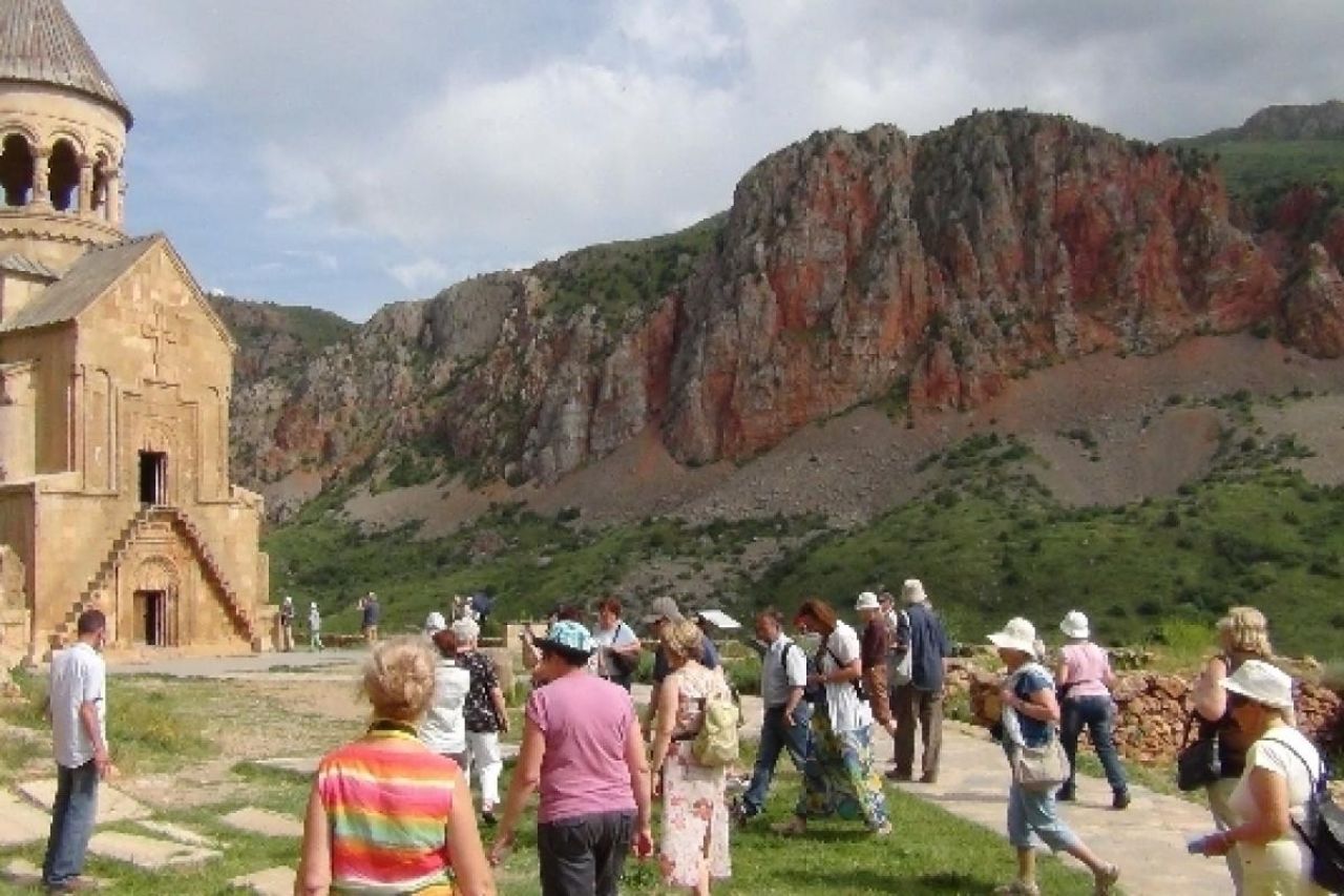 Զբոսաշրջային օպերատորների կողմից ներգնա զբոսաշրջային փաթեթների իրացման նկատմամբ կսահմանվի ԱԱՀ-ի զրոյական դրույքաչափ. «Փաստ»