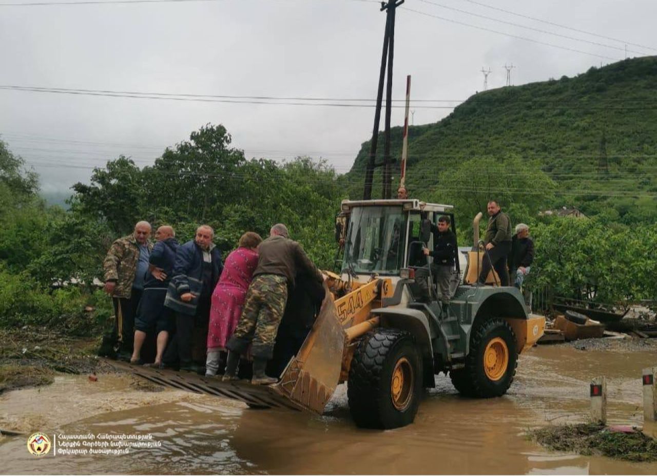 Լոռիում և Տավուշում հեղեղումների հետևանքով 17 կամուրջ է փլուզվել․ Գնել Սանոսյան