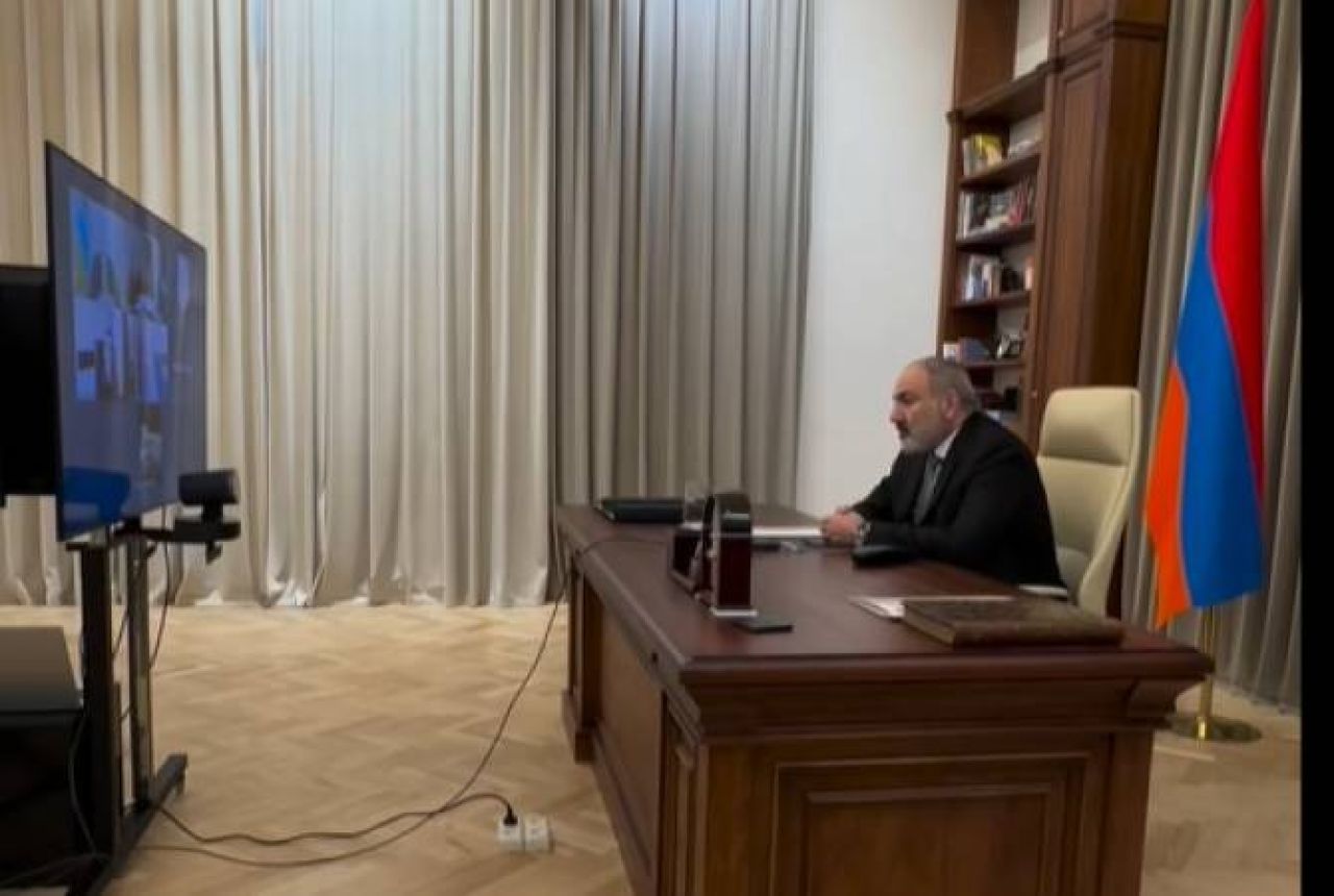 Նիկոլ Փաշինյանը Լոռու եւ Տավուշի մարզերում արտակարգ իրավիճակի կառավարման օպերատիվ շտաբի նիստ է անցկացրել