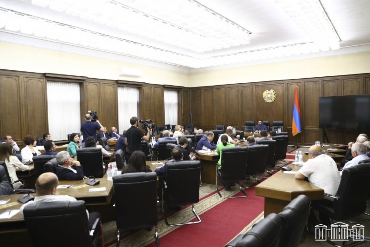 Ազգային ժողովում քննարկվել են կաթի մթերմանն առնչվող խնդիրները