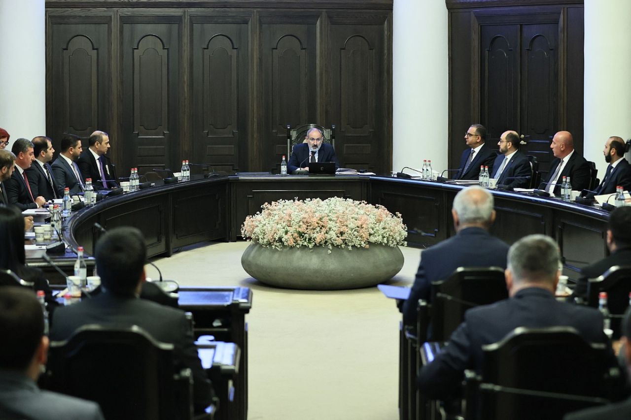 Կառավարության նիստում քննարկվել են ջրհեղեղի հետևանքով հասցված վնասների հարցը եւ օպերատիվ շտաբի իրականացրած աշխատանքները