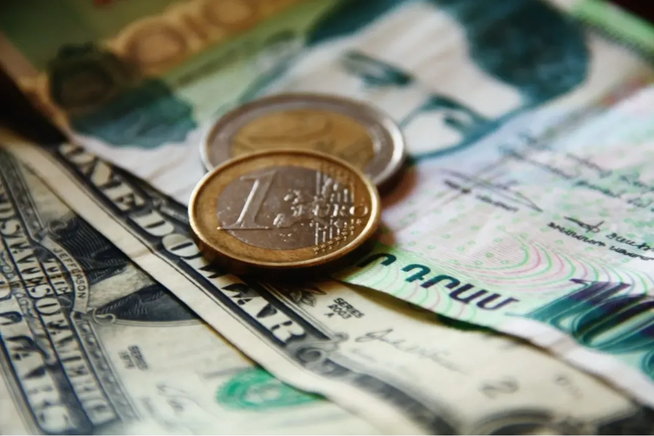 Ռուբլին շարունակում է արժեզրկվել․ դրամի փոխարժեքը․ banksnews.am
