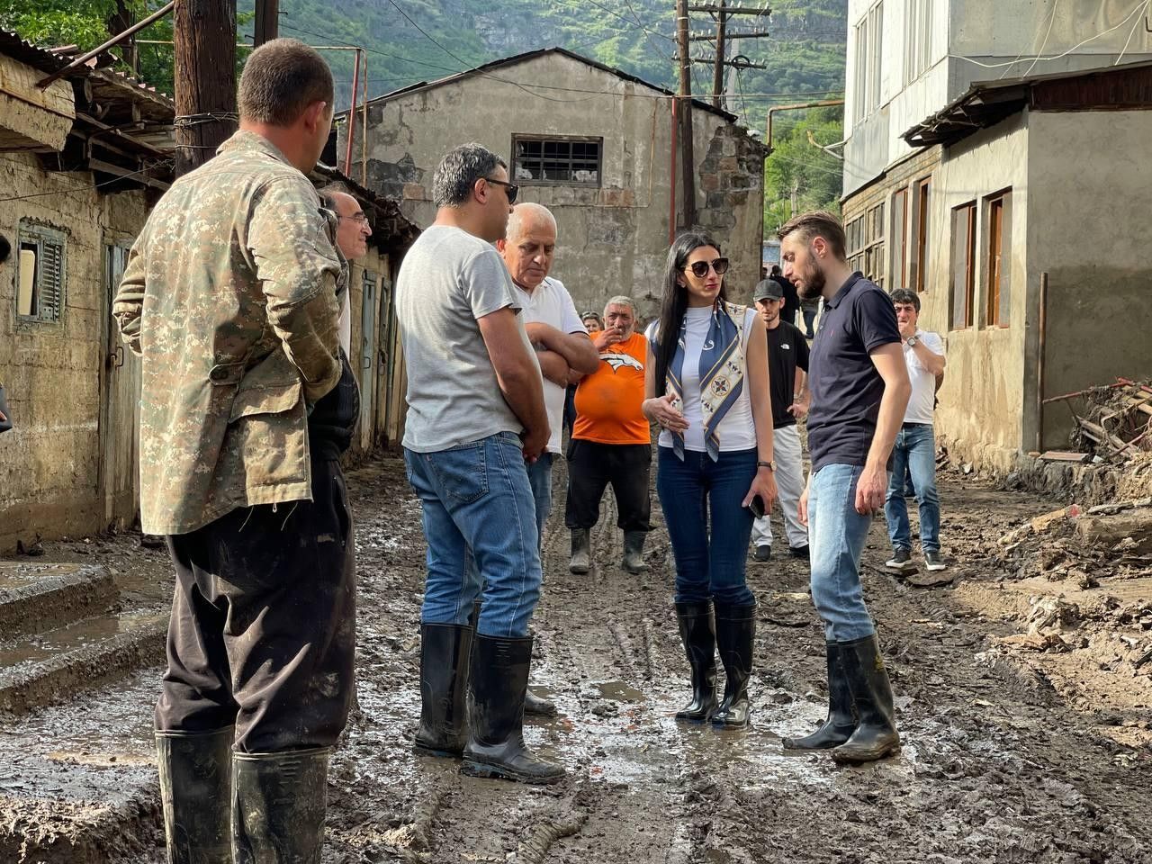 Անահիտ Մանասյանը աշխատակազմի ներկայացուցիչների հետ փաստահավաք աշխատանքներ է իրականացրել Լոռու մարզի աղետի գոտում
