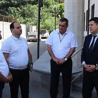 ԱՍՀ նախարարության Միասնական սոցիալական ծառայության պետ Էդուարդ Պետրոսյանն աշխատանքային խմբի հետ այցելել է աղետի գոտում գտնվող բնակավայրեր