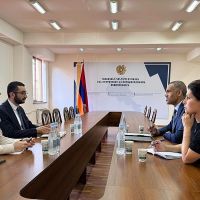 Միգրացիայի և քաղաքացիության ծառայության պետ Արմեն Ղազարյանն ընդունել է Երևանում ԵԽ գրասենյակի ղեկավար Մաքսիմ Լոնգանգեին