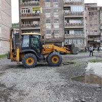 Շարունակվում է Վանաձորի բակերի ասֆալտապատումը