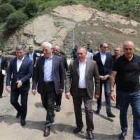 Հանրապետության նախագահ Վահագն Խաչատուրյանն այցելել է Լոռու մարզի աղետից տուժած բնակավայրեր