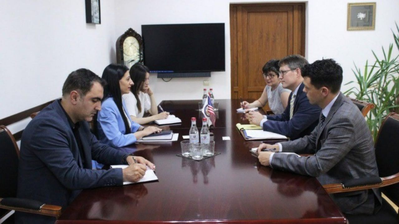 Անահիտ Մանասյանն ընդունել է Քրիստոֆեր Ջ. Անդերսոնին