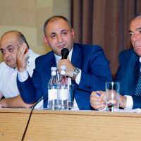 Կոտայքի մարզպետը Նաիրի համայնքում ներկարացրել է ԼՂ-ից բռնի տեղահանված ընտանիքների բնակարանային ապահովման պետական աջակցության ծրագիրը