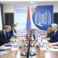 Գևորգ Պապոյանը ընդունել է Հայաստանի Հանրապետությունում Ուկրաինայի գործերի ժամանակավոր հավատարմատար Վալերի Լոբաչին