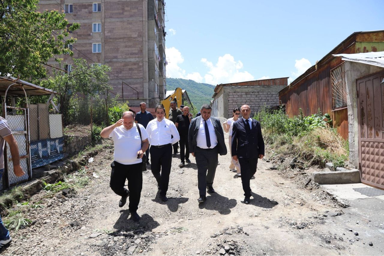 Վանաձորի բակերի ասֆալտապատման աշխատանքները շարունակվում են