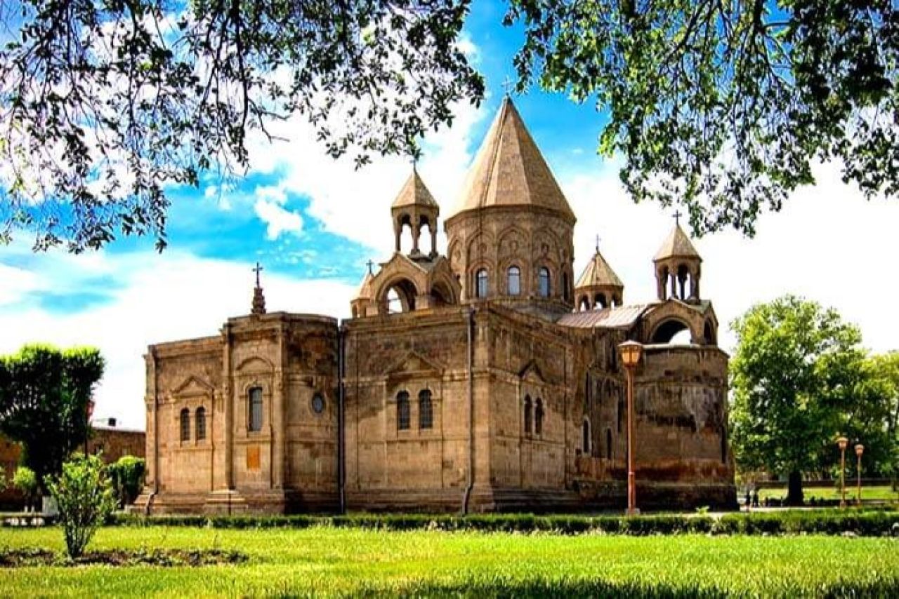 Մյուռոնօրհնեքը և Մայր տաճարի վերաօծումը՝ սեպտեմբերին