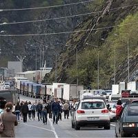 Վերին Լարսի մոտ շուրջ 1000 հայկական բեռնատար կա, բայց իրավիճակը կարգավորվում է. կցորդ