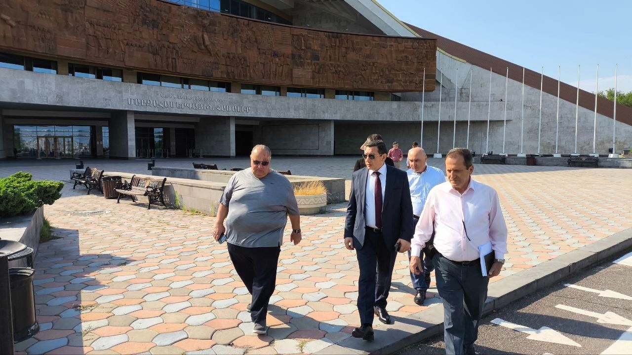 Քաղաքաշինության կոմիտեի նախագահը շրջայց է կատարել Կարեն Դեմիրճյանի անվան մարզահամերգային համալիրի տարածքում