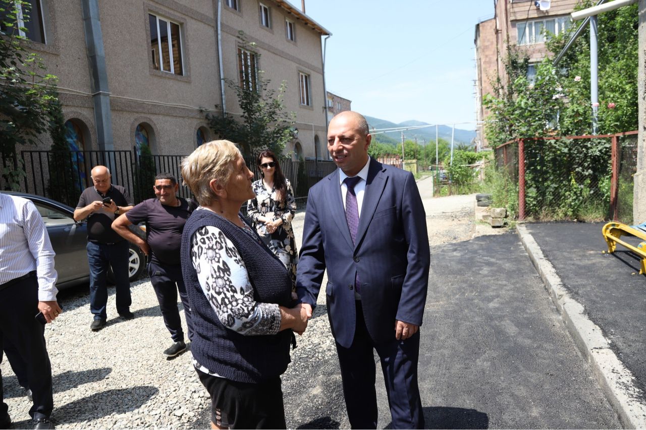 Հիմնանորագվում է Վանաձորի Երևանյան խճուղի 123 բազմաբնակարան շենքի բակը