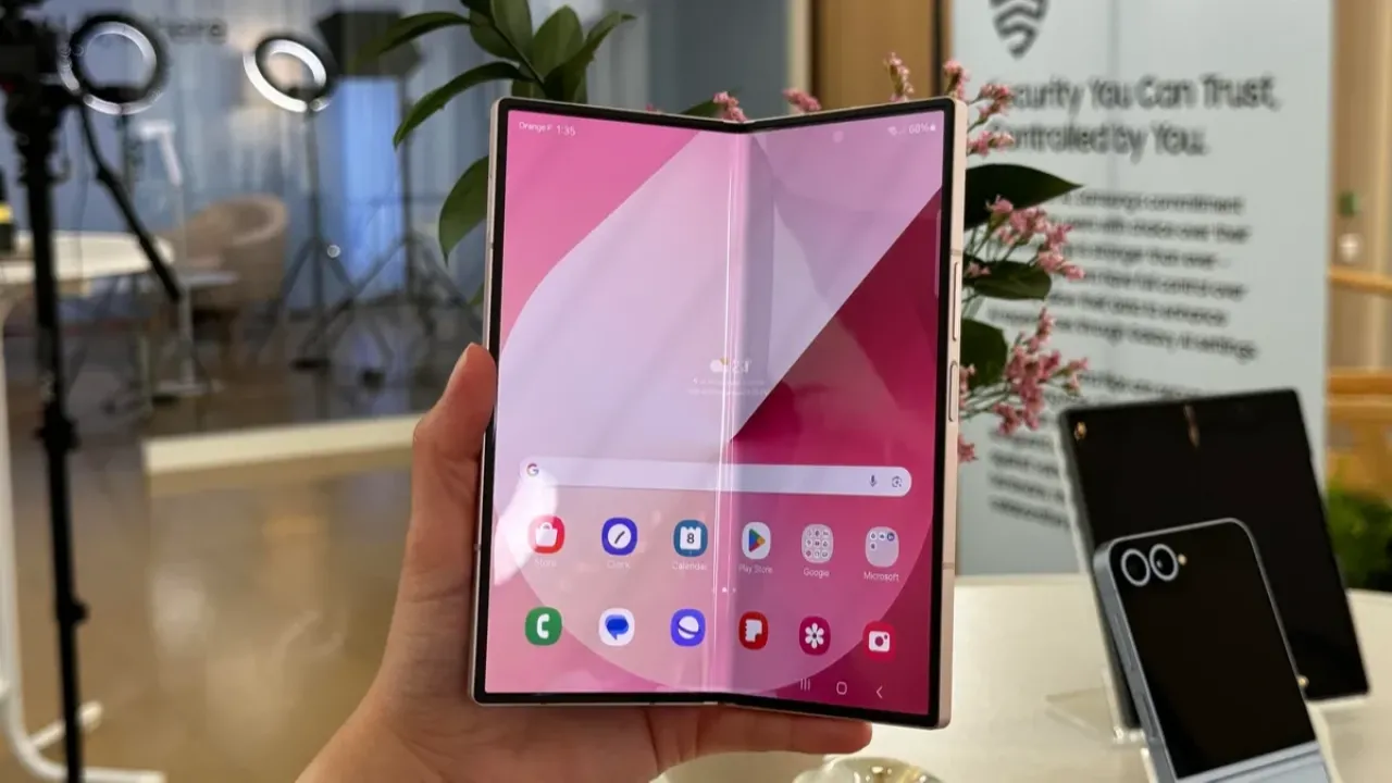 Samsung-ը ցանկանում է թողարկել աշխարհի ամենաբարակ ծալովի սմարթֆոնը