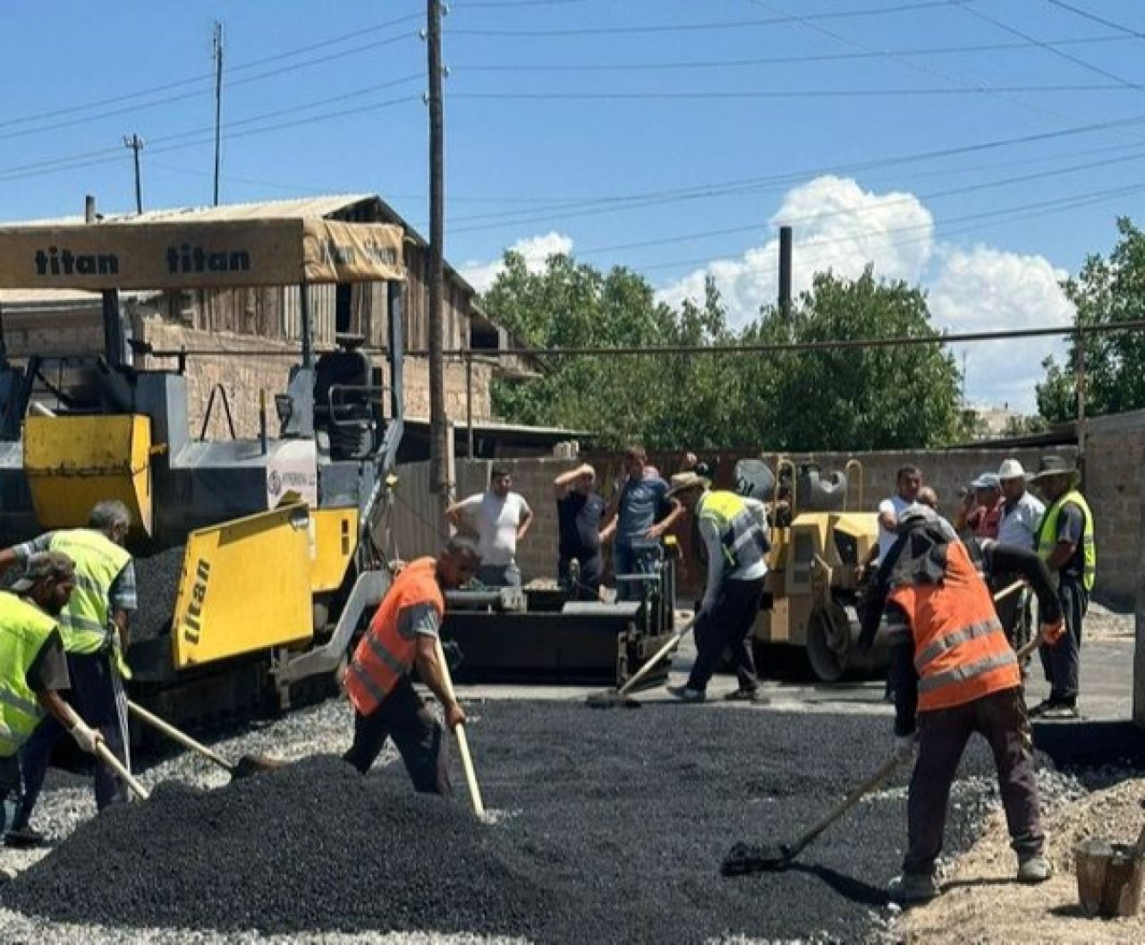 Մարզպետ Կառլեն Մկրտչյանն այցելել է Վերին Արտաշատ բնակավայր