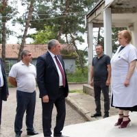 Լոռու մարզպետ Արամ Ղազարյանն այցելել է Տաշիրի բժշկական կենտրոն