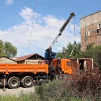 Թիթեղյա ավտոտնակների ապամոնտաժման/տեղափոխման գործընթաց՝ «Անի» թաղամասի 5-րդ և 7-րդ փողոցներին հարակից շենքերի բակում