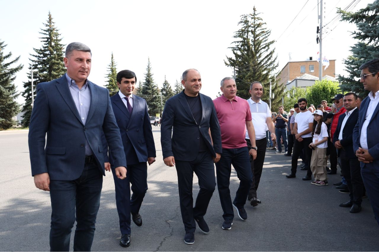 Մի շարք պաշտոնատար անձիք ներկա են եղել Հրազդան համայնքի օրվան նվիրված հանդիսավոր տոնակատարությանը