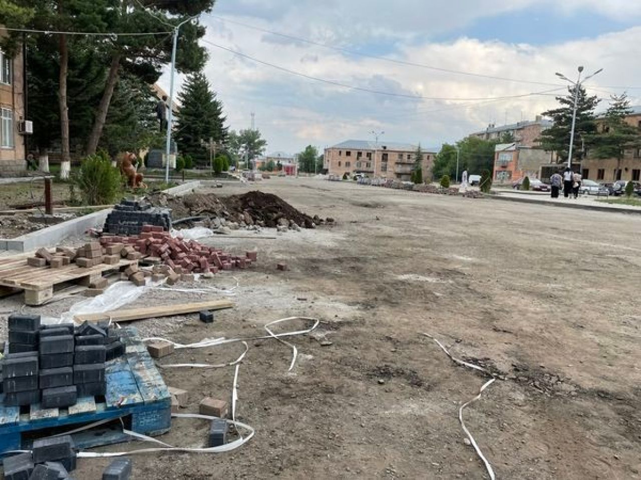 Մուշեղ Մուրադյանը հետևել է Մարալիկ քաղաքի Հաղթանակ և Ձերժինսկի փողոցներում և Ազատության հրապարակում իրականացվող շինարարական աշխատանքներին