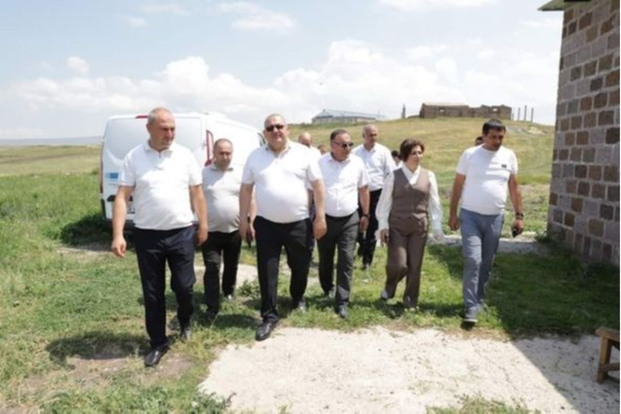 Մուշեղ Մուրադյանն այցելել է Արթիկ համայնքի Սարալանջ գյուղում նորարարական տեխնոլոգիաներով աշխատող խոզաբուծարան