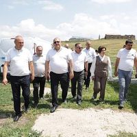 Մուշեղ Մուրադյանն այցելել է Արթիկ համայնքի Սարալանջ գյուղում նորարարական տեխնոլոգիաներով աշխատող խոզաբուծարան