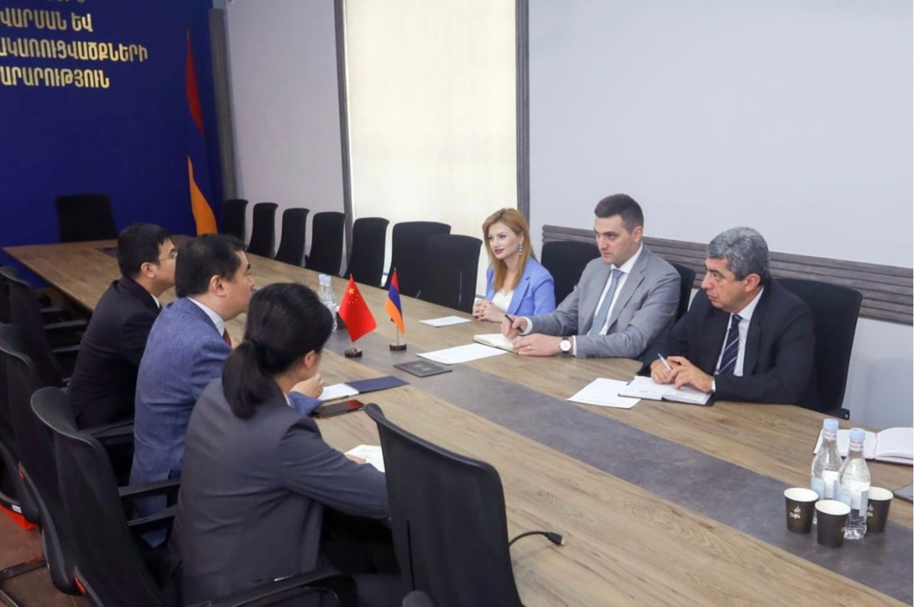 ՀՀ ՏԿԵ նախարարի տեղակալ Արմեն Սիմոնյանն ընդունել է ՀՀ-ում Չինաստանի գործերի ժամանակավոր հավատարմատար պարոն Չեն Մինի գլխավորած պատվիրակությանը