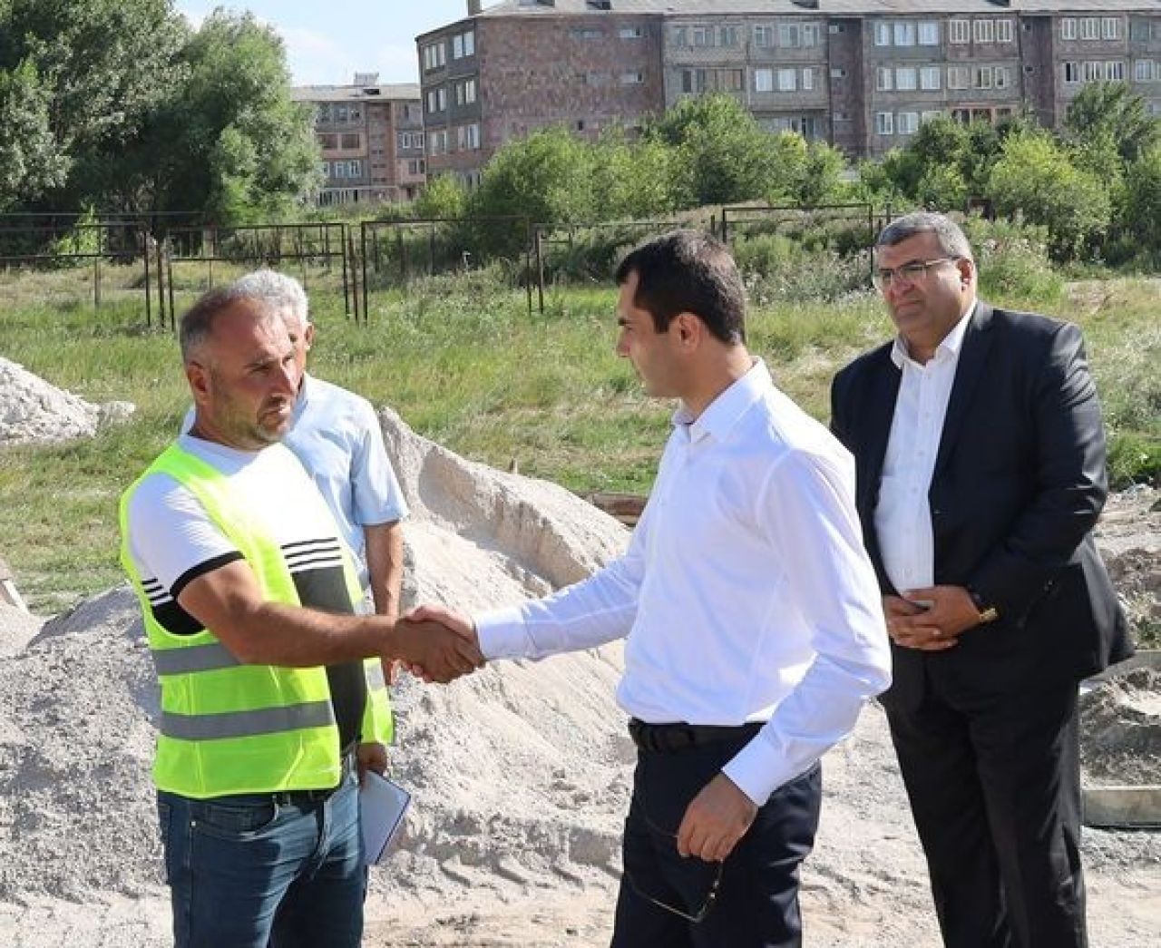 Կարեն Սարգսյանը մշտադիտարկում իրականացրեց Բանավան թաղամասի մանկապարտեզի նորակառույց շենքի և Գայի փողոցի շինհրապարակներում