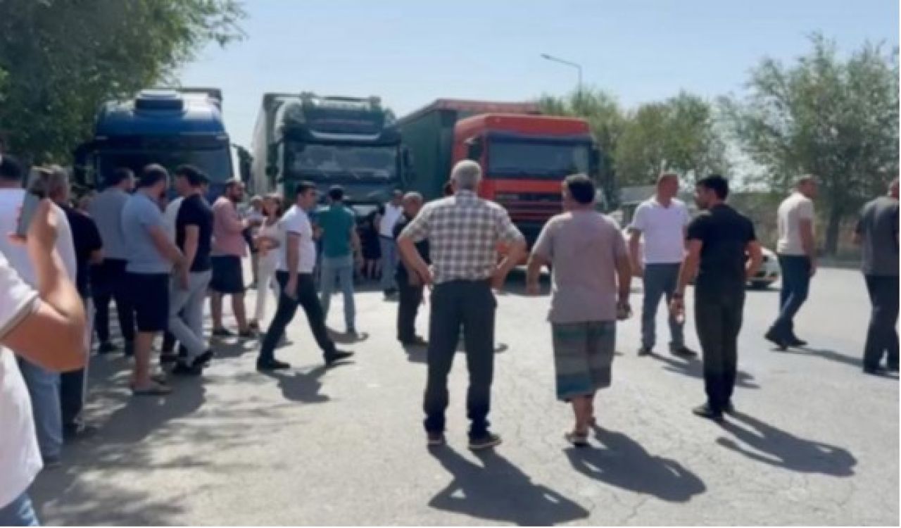 Փաստինֆո. ««Սպայկան» քանդում է ոլորտը». արտահանող բեռնատարների վարորդները բողոքի ակցիա են իրականացնում