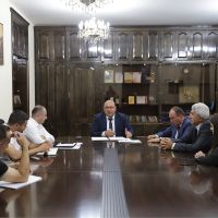 Շիրակի մարզպետ Մուշեղ Մուրադյանն ընդունել է «Գյումրիի սելեկցիոն կայան» ՓԲԸ-ի տնօրենին