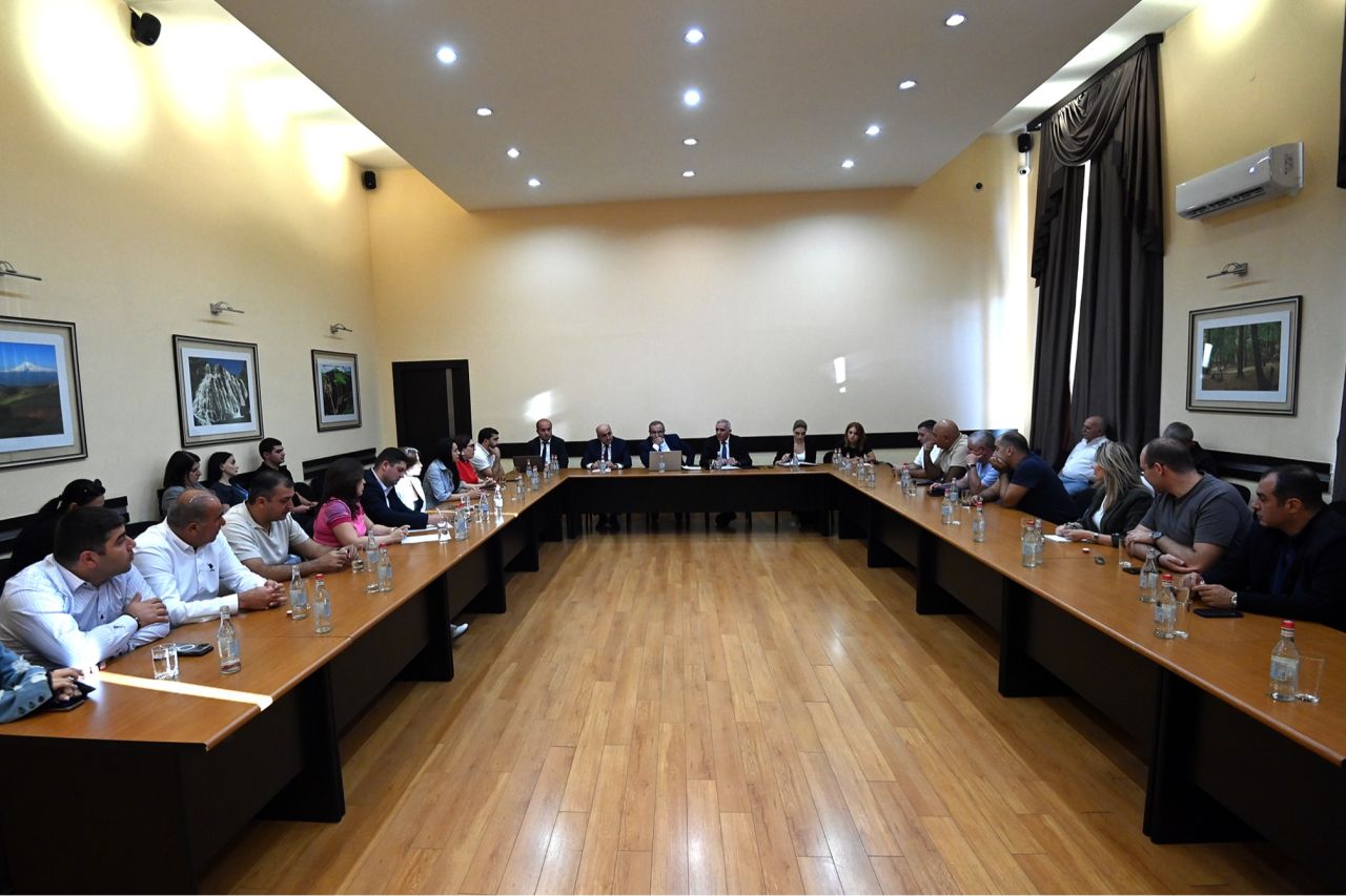 Շարունակվում են հանդիպումները կառուցապատման ոլորտում գործունեություն իրականացնող տնտեսվարողների հետ