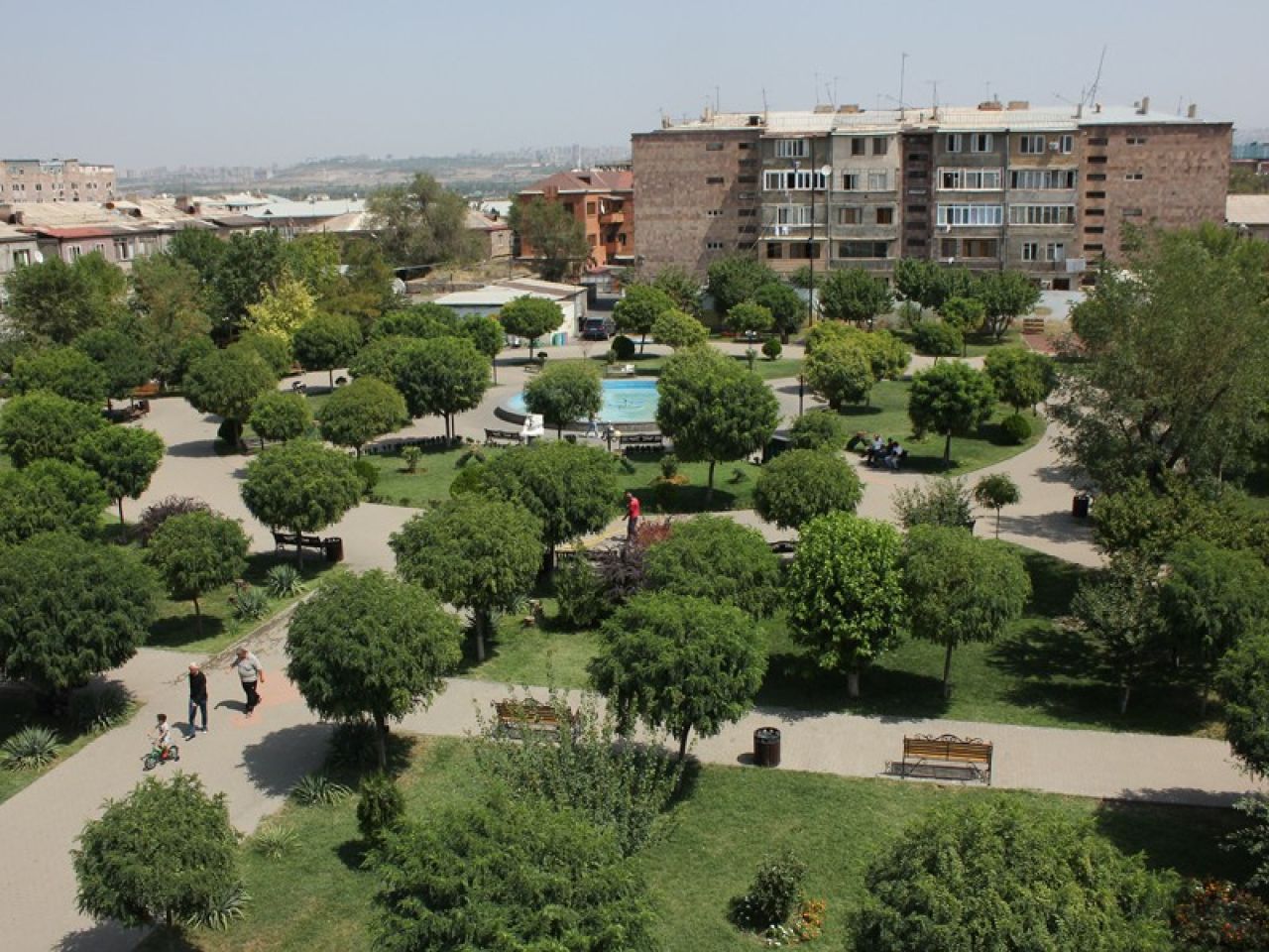 Բարեկարգվում են Շենգավիթ վարչական շրջանի բակերը