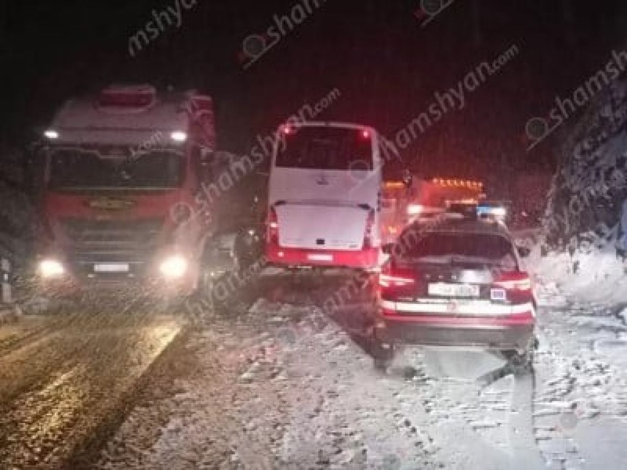 Տաթև-Լծեն ավտոճանապարհի մի քանի կմ-անոց հատված ամբողջությամբ դարձել է դժվարանցանելի