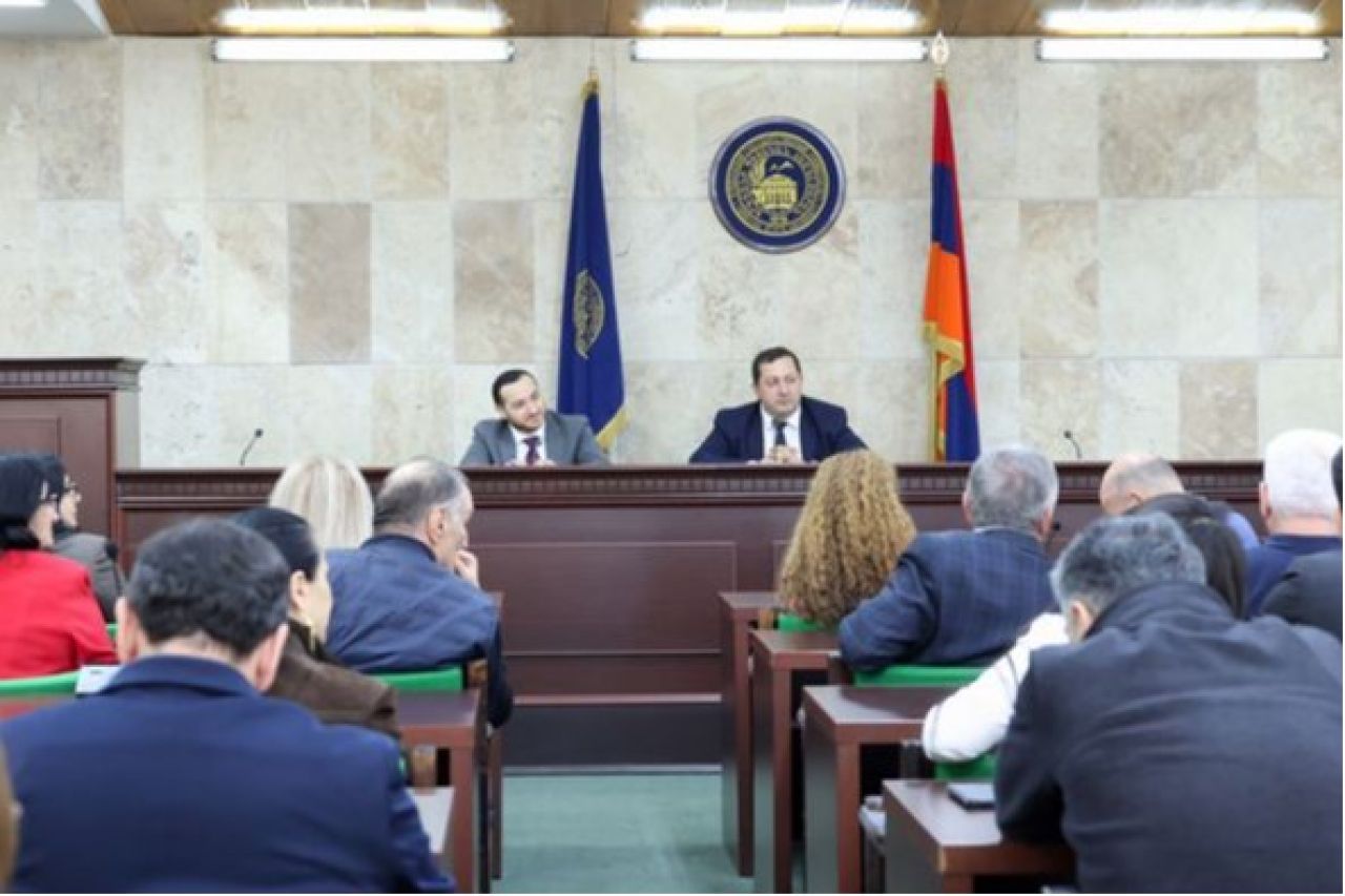 Մխիթար Հայրապետյանն այցելել է Երևանի պետական համալսարան