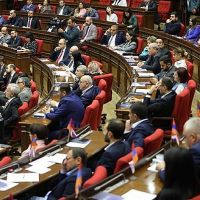 2025 թ. պետբյուջեի նախագծի վերաբերյալ հարակից ելույթներ են ունեցել Ծովինար Վարդանյանն ու Բաբկեն Թունյանը